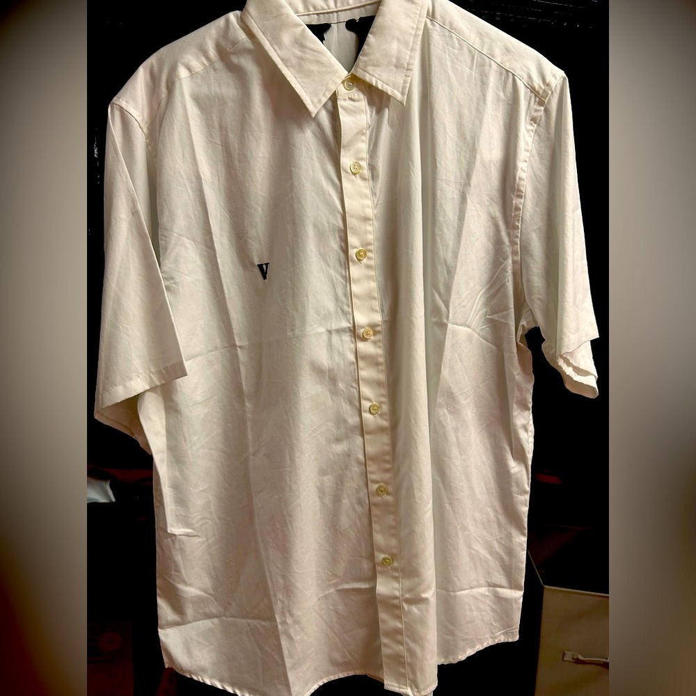VLone Button Down Short Sleeve Shirt Size L.